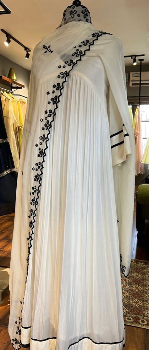 Black And White Indian Dress, Black And White Anarkali Dresses, Black And White Embroidery Kurti, Black And White Dupatta Design, Black And White Kurta For Women, White And Black Kurti Design, Black And White Sharara, Black And White Indian Outfit, Black And White Dupatta