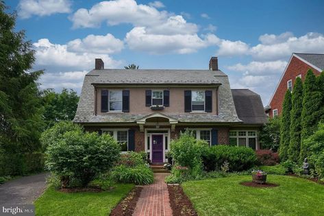 1933 Dutch Colonial house in Lancaster, Pennsylvania Dutch Colonial Exterior Before And After, Dutch Colonial Interior, Dutch Colonial Exterior, Dutch Colonial House, Colonial House Interior, Dutch Colonial Homes, Retirement House, Colonial Interior, Colonial Exterior