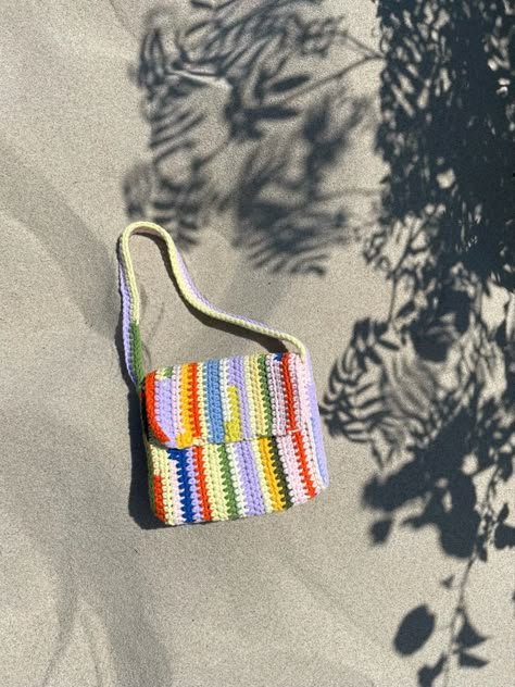 Crochet Colorful Bag, Colorful Crochet Bag, Small Bag Crochet, Colorful Summer Crochet Bag, Crochet Ideas Bag, Bag Crochet Pattern, Crochet Purse, Aesthetic Crochet Bag Pattern, Embroidery On Crochet