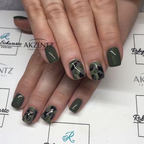 Camo gel nails Camo Acrylic Nails, Green Camo Nails, Camo Nail Art, Camo Nail Designs, Camouflage Nails, Nail 2024, Camo Nails, Western Nails, Fingernail Designs