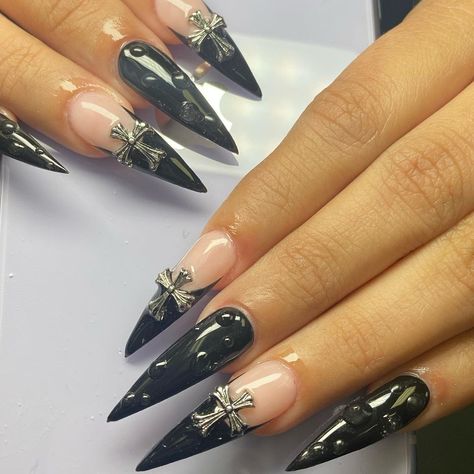 Alternative Almond Nails, Black Goth Nails, Black Stiletto Nails Design, Black Stiletto Nails, Punk Nails, Goth Nails, Grunge Nails, Soft Nails, Dream Nails