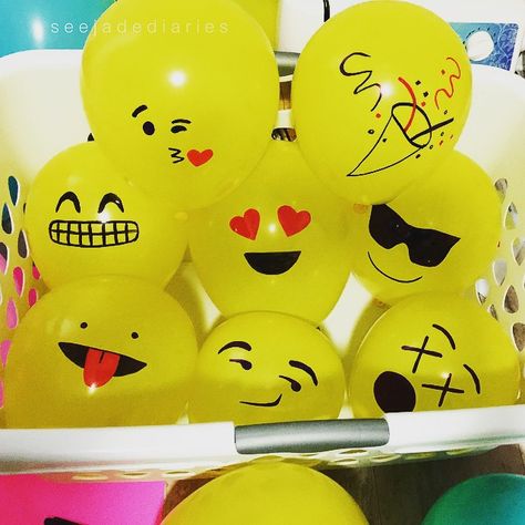 DIY: Make Your Own Emoji Balloons | BalloonParty.me – Blog Lach Smiley, Emoji Balloon, Party Emoji, Emoji Craft, Teenager Party, Emoji Ideas, Emoji Birthday Party, Yellow Cups, Emoji Party