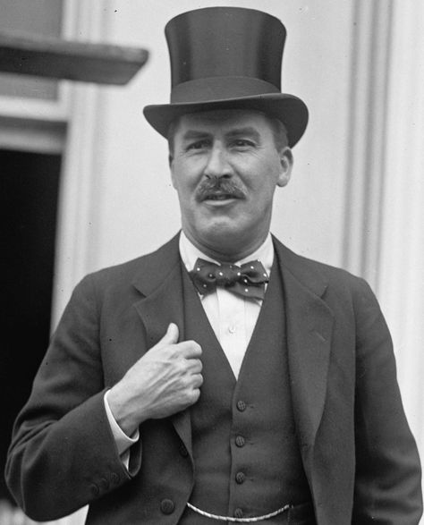 Howard Carter (9 May 1874 – 2 March 1939) was an English archaeologist and Egyptologist known for having a primary role in the discovery of the tomb of 14th-century BC pharaoh Tutankhamun. Howard Carter, King Tutankhamun, Tutankhamun, Historical Events, Top Hat, Archaeology, The Top