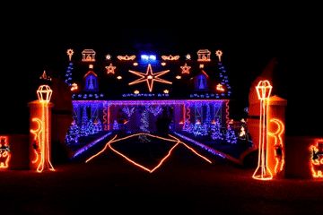 Christmas Light Contest, Christmas Neighborhood, Neighborhood Block Party, Community Ideas, Christmas Contests, Corporate Holiday Party, Party Trends, Hosting Christmas, Autumn Park