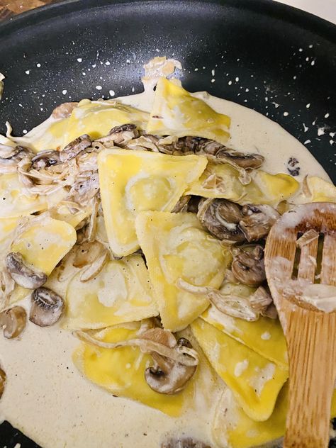 Easy Mushroom Cream Sauce, Truffle Ravioli Recipe, Ravioli Cream Sauce, Truffle Ravioli, Mushroom Truffle, Mushroom Cream Sauce, Porcini Mushroom, Mushroom Ravioli, Truffle Pasta