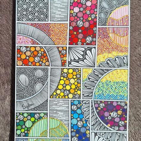 Sylm (@myzentanglebreak) • Instagram-foto's en -video's 2022 Drawing, Zen Doodle Patterns, Instagram Drawing, Doodle Art Journals, Zen Doodle Art, Graph Paper Art, Tangle Art, Intuitive Art, Zentangle Drawings