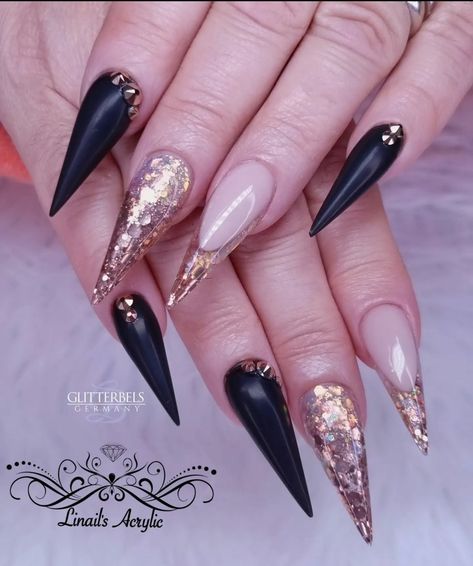 40 Gorgeous Stiletto Nail Designs to Obsess Over Punk Rock Nails, Purple Stiletto Nails, Stiletto Nail Designs, Gold Stiletto Nails, Blue Stiletto Nails, Rock Nails, Black Stiletto Nails, November Nails, Hard Nails