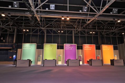 Successful event by Servis - Microsoft Tech. Ed. (Stand builder Barcelona, Spain, Europe) Tech Event Design, Registration Booth, Event Entrance Design, Tech Event, Interactive Advertising, Expo Stand, Event Entrance, Event Technology, Corporate Event Design