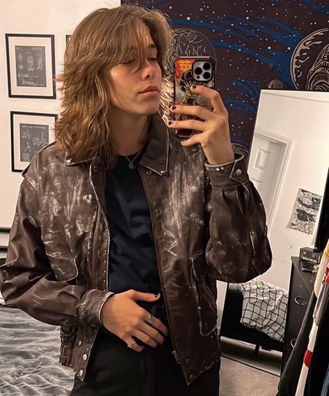 Lesbian Haircut Long, Butch Haircuts, Lesbian Haircut, Masc Lesbian, Shaggy Long Hair, Masc Women, Men's Long Hairstyles, Hairdos For Curly Hair, Haircuts For Long Hair