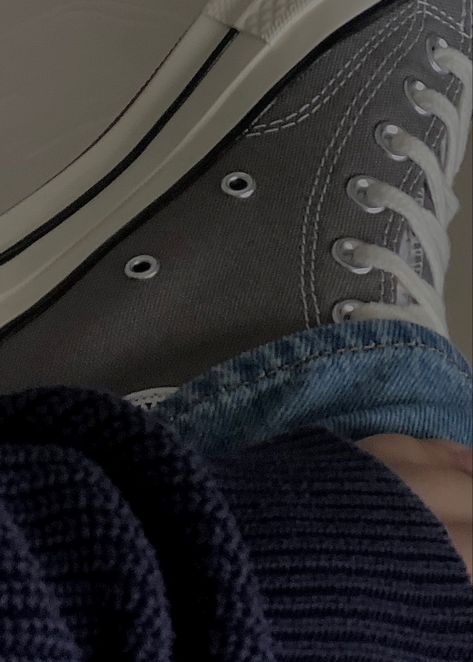 𝐓𝐘𝐑𝐀𝐀 𝐇𝐀𝐃𝐘 on Instagram: “blue knit reminds me of good old days ✦彡” High Top Converse Outfits, Cute Converse, Trendy Shoes Sneakers, Good Old Days, Outfits With Converse, Latest Shoe Trends, Old Days, Trendy Shoes, Converse High Tops