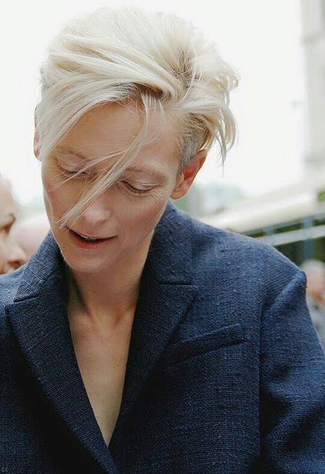 Tilda Swinton Tilda Swinton, Great Hair, Short Hair Cuts, Stylish Women, Hair Inspiration, Beautiful People, Blonde Hair, Henna, Persona