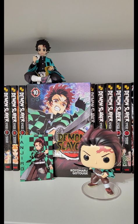 Demon Slayer Tegan, Demon Slayer Room Aesthetic, Demon Slayer Bookshelf, Anime Room Demon Slayer, Demon Slayer Room Decor Ideas, Anime Bedroom Ideas For Boys, Demon Slayer Manga Shelf, Demon Slayer Collection, Demon Slayer Manga Collection