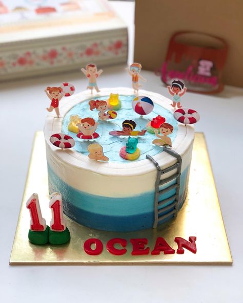 Buttercream cake with little bit fondant for the pool edge, and print some topper for the children Swimming Theme Cake, Pool Theme Cake, Cake Swimming Pool, Pool Birthday Cakes, Swimming Pool Cake, Pool Party Cake, Swimming Cake, Pool Party Cakes, Pool Cake