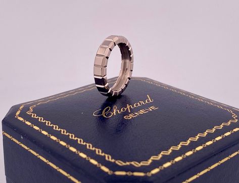 Chopard Ice Cube, Chopard Ring, Chopard Jewelry, Gold Sapphire Ring, Womens Bangles, Buying Gold, White Solid, Solid Gold Rings, Mens Pendant