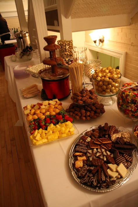 dessert bar: i like the chocolate fountain Chocolate Fountain Ideas, Chocolate Fountain Bar, Fruit Table Ideas, Chocolate Fountain Recipes, Chocolate Table, Fruit Table, Dessert Table Birthday, White Chocolate Candy, Fondue Party