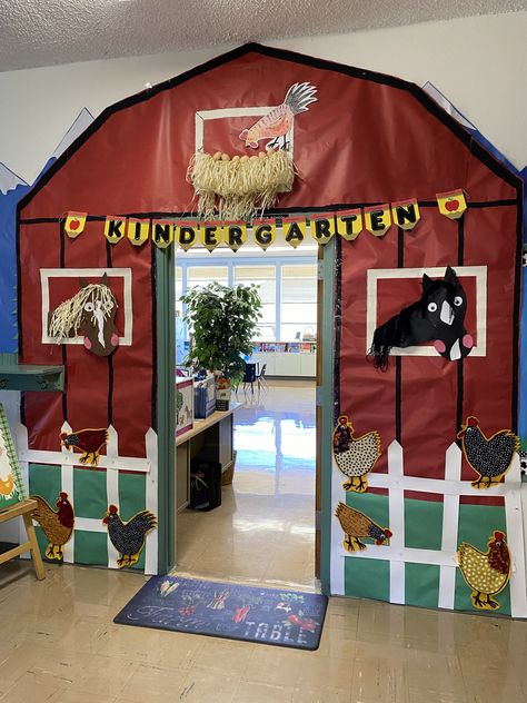 Barnyard Decorations Farm Theme, Barnyard Theme Classroom, Farm Classroom Transformation, Chicken Door Ideas, Farm Animal Classroom Theme, Classroom Farm Theme, School Wall Decoration Classroom Decor, Farm Classroom Decorations, Barnyard Classroom