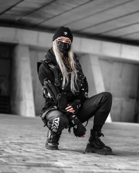 hidden leaf ninja agent @tixteafox . . . #fabricoftheuniverse #techwear #streetwear #cyberpunk #futureculture #fyp #fypシ #membersoftheuniverse Fabric Of The Universe Techwear, Cyberpunk Fits, Tech Streetwear, Fabric Of The Universe, Streetwear Cyberpunk, Techwear Streetwear, Suit Design, Female Clothing, Inspo Outfit