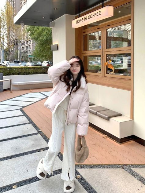 Pink Wonyoungism, Korea Outfit, Korean Winter Outfits, Japan Winter, Korean Winter, Winter Ootd, Soft Girl Outfits, Fashion Teenage Girls, Ootd Winter