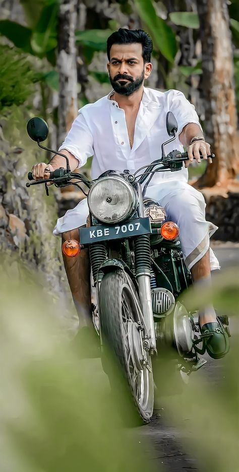 Kaduva Movie Prithviraj, Lungi Style, Malayalam Aesthetic, Bike Pose, Prithviraj Sukumaran, South Actors, Hip Hop Images, Surya Actor, Pre Wedding Photoshoot Props