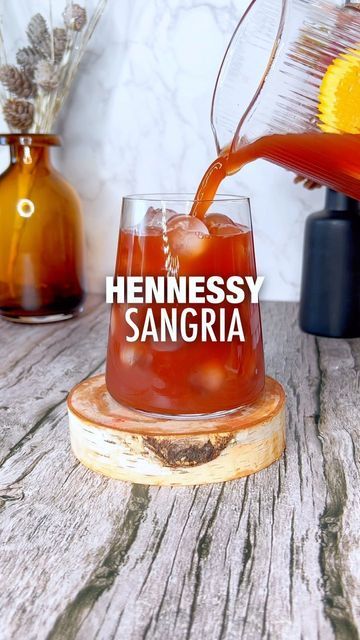 Hennessy Sangria, Hennessy Sangria Recipe, Grinch Margarita, Hennessy Drinks, Xmas Drinks, Pitcher Drinks, Mix Drinks, Tipsy Bartender, Peach Schnapps