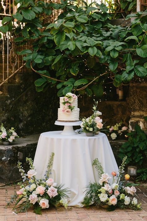 Sarah & Luke — Bella Bloom Maui Cake Table Flower Arrangements, Simple Cake Table Decor, Cake Table Flowers, Nikah Decor, Cake Table Decorations, Wedding Colours, Wedding Cake Table, Cake Flowers, Mini Wedding