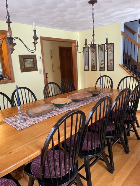 New England Farm, Windsor Chairs, England Homes, Farm Tables, Windsor Chair, New England Homes, Kitchen Tables, Farm Table, Windsor