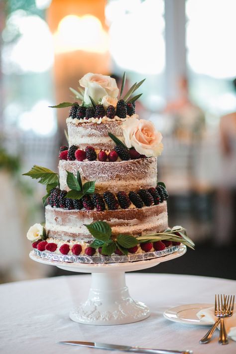 Wedding Cake With Fruit, Cake With Fruit, Wedding Cake Options, Extravagant Wedding Cakes, Country Wedding Cakes, Square Wedding Cakes, Food Wedding, Extravagant Wedding, Amazing Wedding Cakes