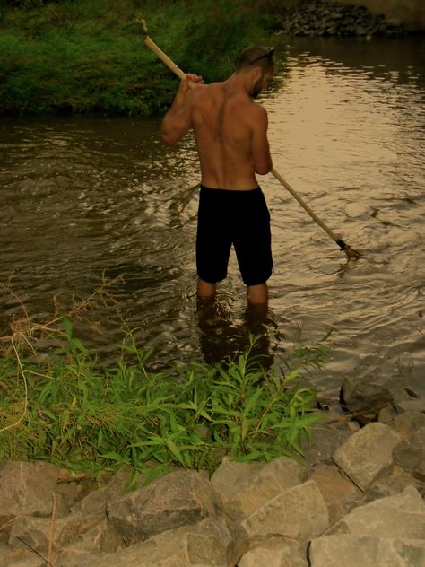 Spear fishing Person With Spear Reference, Spear Fishing Tattoo, Spear Rpg, Women Spearfishing, Fishing Spear, Film Moodboard, Fishing Spears, Spear Fishing Photography, Spear Fishing