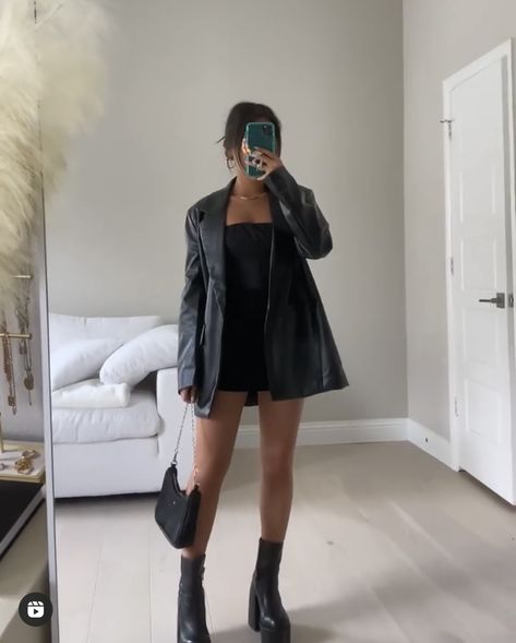 Layered Clothing, Leather Dress Outfit, Black Leather Jacket Outfit, Fashion Fall Outfits, Leather Jacket Dress, Jacket Outfit Women, Chunky Knits, Fall Color Palette, Leather Jacket Outfits