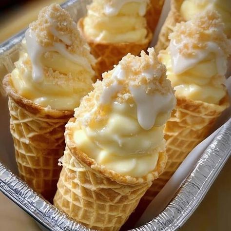 Indulge in These Creamy Banana Pudding Cheesecake Cones: A Sweet Treat in Every Bite! - NewsBreak Cheesecake Cones, Cream Cheese Bars Recipe, Cake Cones, Lemon Cream Cheese Bars, Instant Banana Pudding, Gourmet Bakery, Fruit Cake Cookies, Pudding Cheesecake, Cream Cheese Bars