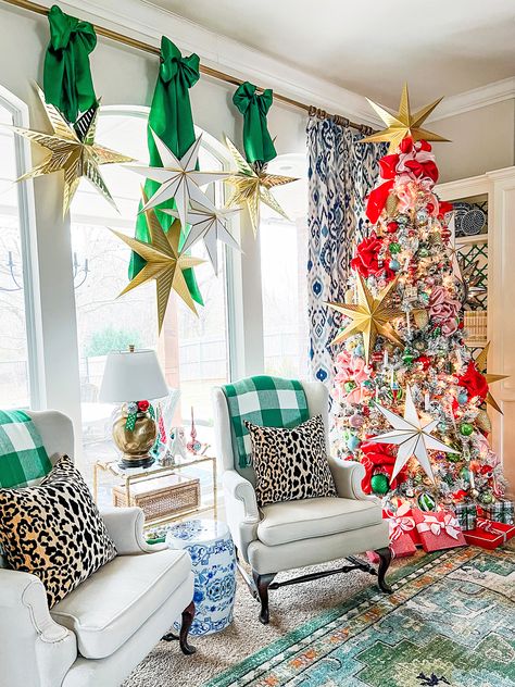 2022 CHRISTMAS HOME TOUR | LIVING ROOM | Dimples and Tangles Preppy Christmas Decor Ideas, Christmas Couture, 2024 Holidays, Home Christmas Decorations, Dimples And Tangles, Decorations Living Room, Living Room Christmas, Southern Christmas, Coastal Modern