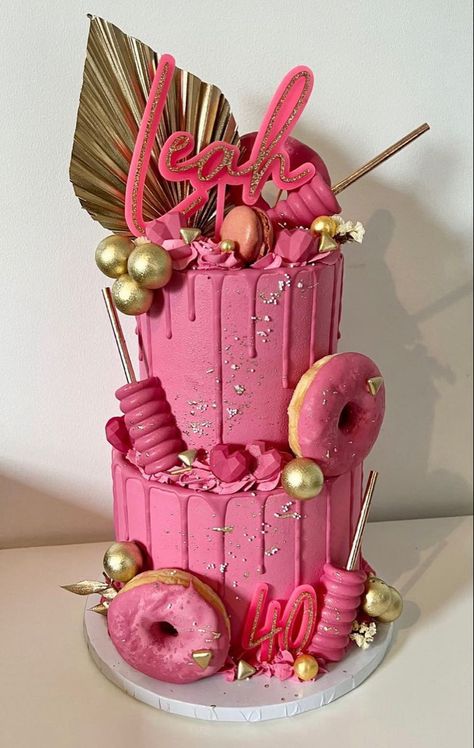 Hot Pink And Gold Sweet 16 Cake, Pink Cake 2 Tier, Bonbon Cake, Pink Food Ideas, Pink Birthday Cake Ideas, Pink Snacks, 14th Birthday Cakes, Pink Birthday Cake, Disney Wedding Cake