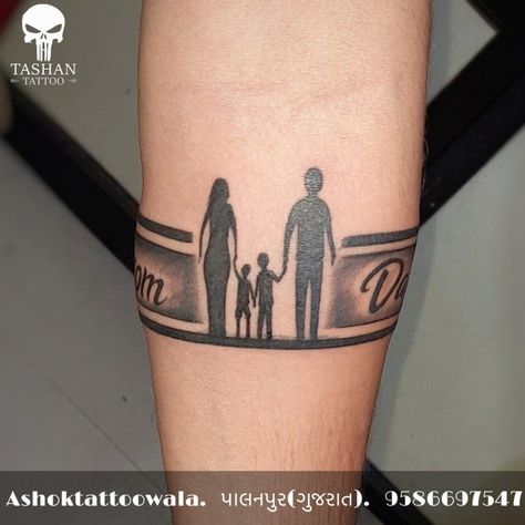 Handband Tattoo Man, Hand Band Tattoo, Family Tattoo Ideas, Koi Tattoo Sleeve, Food Fails, Hand Band, Mobile Wallpaper Android, Band Tattoo Designs, Om Tattoo