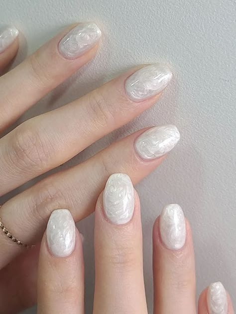 Nails Acrylic White, Cute Nails Acrylic, White Short Nails, Beige Nails Design, Bridal Nails Designs, Elegant Manicure, Korean Nail Art, Hippie Nails, Simple Gel Nails