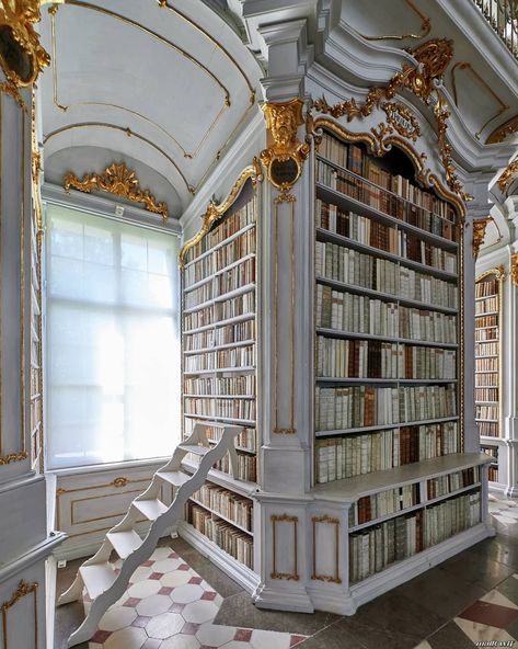 @maik.wtf Coquette Castle, Pretty Libraries, Men Candle, Beams Living Room, Royal Room, Luxury Mansions Interior, Romantic Nature, Library Inspiration, Light Academia Aesthetic