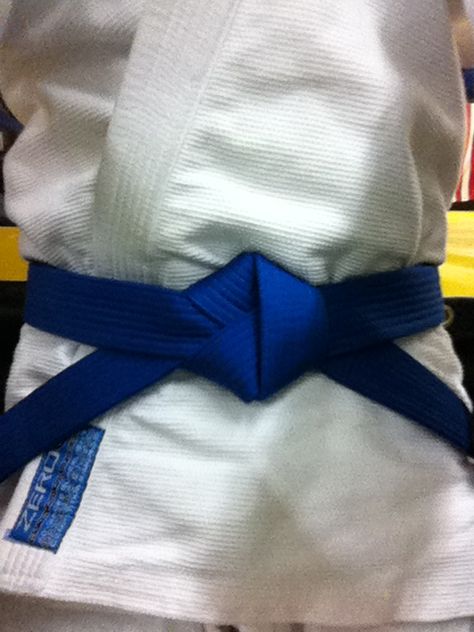 I WILL get my bjj blue belt this year. Blue Belt Karate, Blue Belt Taekwondo, Bjj Blue Belt, Bjj Aesthetic, Blue Belt Jiu Jitsu, Judo Belt, Bjj Girl, Belts Aesthetic, Martial Arts Humor