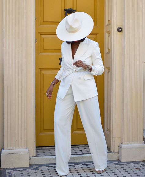 Suit And Hat Outfit Women, Fedora Hat Outfit Black Women, Black Women In Suits, Podcast Photoshoot, Fedora Hat Outfits, Suits And Sneakers, Black Women Dress, Business Pictures, Monochrome Outfit