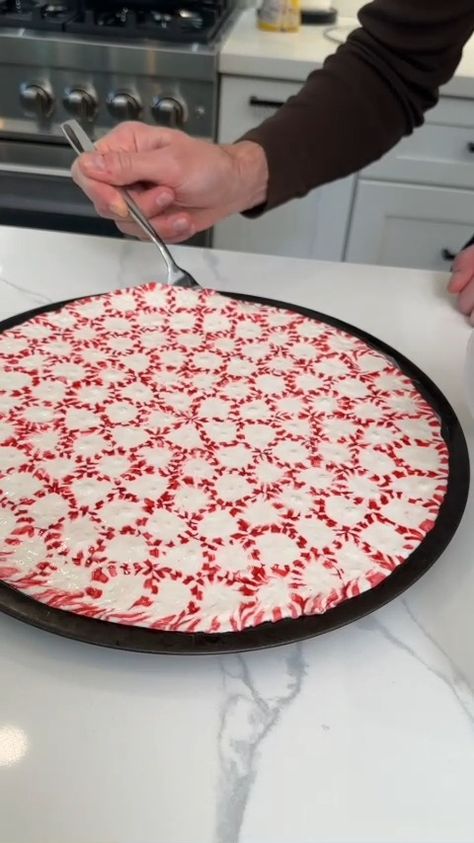 How did I not know this Peppermint trick? | video recording, Mentha ×piperita | How did I not know this Peppermint trick? what a unique way to make a fun holiday treat. This original video was produced by Rick Lax Productions and... | By Life with Coco Peppermint Candy Bowl, Flavoured Popcorn, Life With Coco, Peppermint Popcorn, Fun Holiday Treats, Peppermint Patty, Dessert Bites, Peppermint Christmas, Peppermint Patties