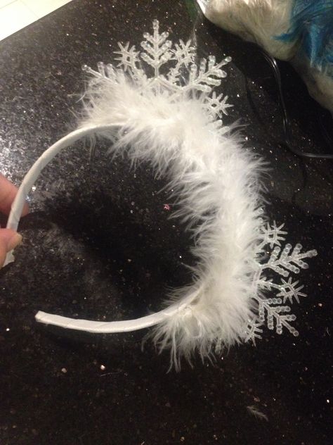 Snowflakes headband Cute Christmas Headbands, Christmas Diy Headband, Diy Christmas Headband Kids, Diy Holiday Headbands, Snowflake Costume Kids, Diy Christmas Hair Accessories, Snow Headband, Xmas Headbands, Snowflake Outfit