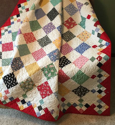 Diamond Patch Quilt, Colchas Quilting, Diamond Patch, Scrappy Quilt Patterns, Charm Quilt, Scrap Quilt Patterns, Scrap Quilt, Easy Quilt Patterns, Patchwork Quilt Patterns