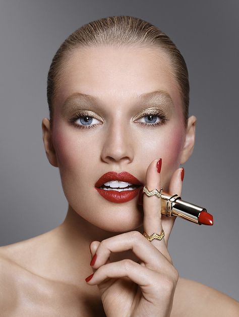 clmuk:  paola kudacki. Paola Kudacki, Lipstick Ad, Beauty Makeup Photography, Toni Garrn, Business Photoshoot, Photoshoot Makeup, Cosmetics Photography, Beauty Shoot, Beauty Shots