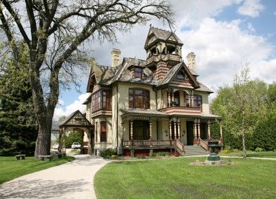 Haunted Houses For Sale, Norway House, Real Haunted Houses, Affordable Modern Furniture, Mansions For Sale, Abandoned Mansions, House On The Rock, Unique Houses, Wonderful Life