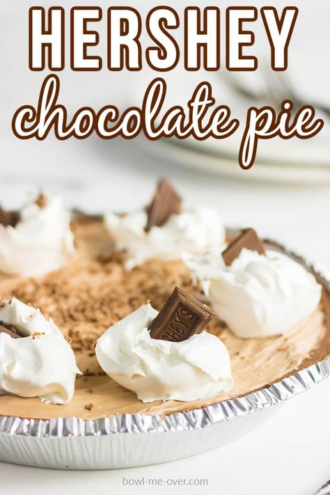 Hershey Chocolate Pie Recipe - this 3 ingredient no bake pie recipe couldn't be any easier! It's like a rich chocolate mousse, but it takes just minutes to make. A chocolate lovers dream come true! 2 Ingredient Chocolate Pie, Chocolate Pie For One, Hersheys Chocolate Pie, Hershey Pie Recipe, Frozen Chocolate Pie, Hershey Chocolate Pie, Hershey Pie, Rich Chocolate Mousse, Hershey Recipes