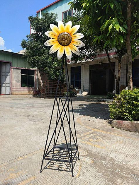 Wind Mills Diy Ideas, Outdoor Windmill Decor Garden Art, Windmill Flower Bed, Wooden Windmills Garden, Backyard Windmill, Yard Windmill, Wind Mills Yard Garden Windmill, Windmill Diy, Garden Windmill