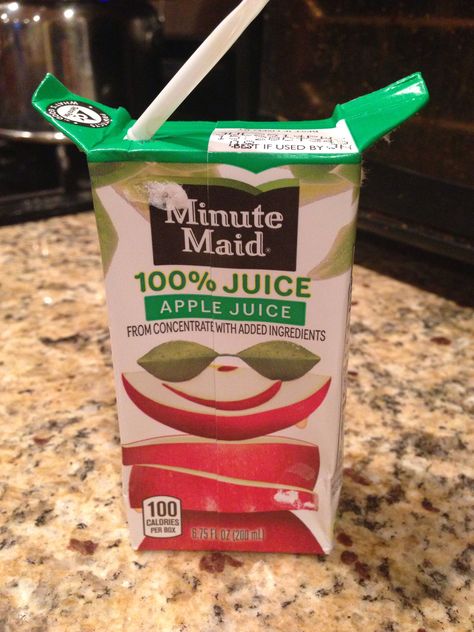 To prevent your little one from squeezing their juice box, give the juice box "wings" by pulling out the tabs on the sides. Their little fingers can hold onto the wings rather than the juice box. Genius!! Juice Box Aesthetic, Car Trip Snacks, Box Aesthetic, Back To School Lunch Ideas, Trip Snacks, Juice Carton, Car Trip, Juice Box, Bad Apple