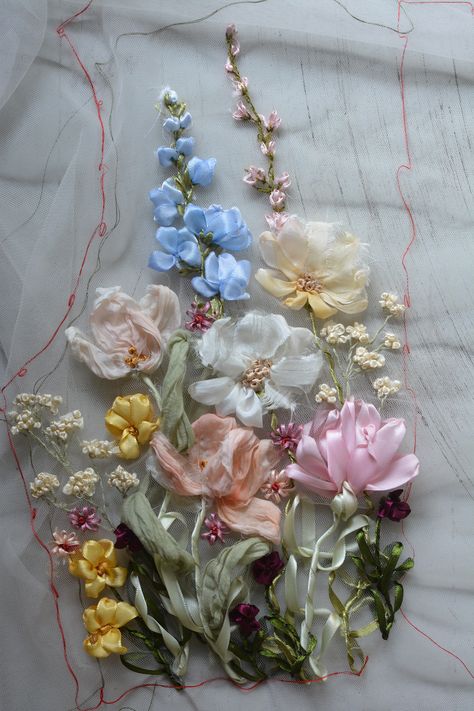 Embroidery On Tulle, Making Fabric Flowers, Fashion Crafts, Couture Embroidery, Tulle Flowers, Fabric Embroidery, Handwork Embroidery Design, Ribbon Work, Silk Ribbon Embroidery