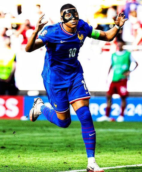 First goal ever at the Euros...and also his 76th G/A for club or country this season!🇫🇷 Ladies and gentlemen,The Mask Kylian Mbappe!🥷 Follow @futballwithshafaque ⬅️ •• #kylianmbappe #mbappe #maskmbappe #equipedefrance #euro2024 #francesinha #fyifact #pakistanfootball #pakistanfootballfans #footballfan Ronaldo Videos, Kylian Mbappe, Ladies And Gentlemen, The Mask, Lady And Gentlemen, Football Fans, Ronaldo, Gentleman, Football