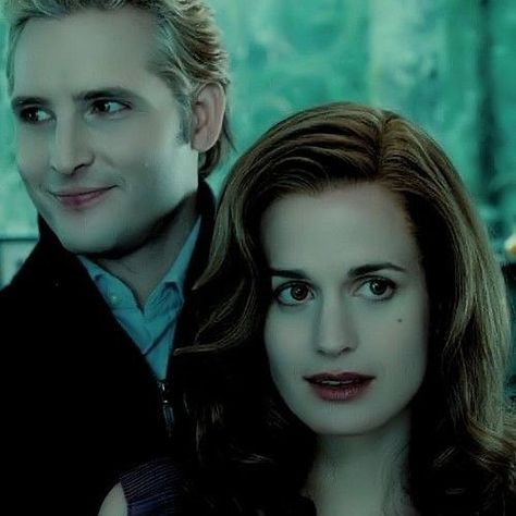 Twighlight Saga, Twilight Characters, Twilight Fandom, Esme Cullen, Twilight Pics, Carlisle Cullen, Jackson Rathbone, Twilight 2008, Twilight Cast