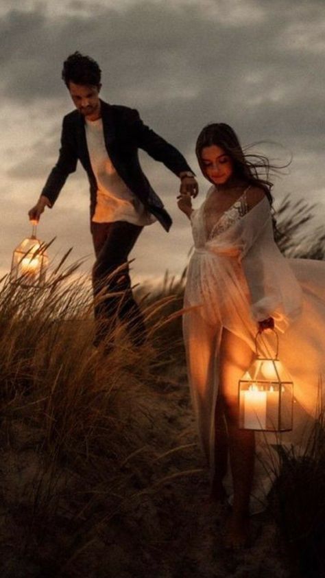 Nightime Wedding, Lantern Photography, Ring Cleaner, Pre Wedding Photoshoot Outdoor, Pre Wedding Poses, Photoshoot Themes, Romantic Photos, Couple Beach, Wedding Vibes