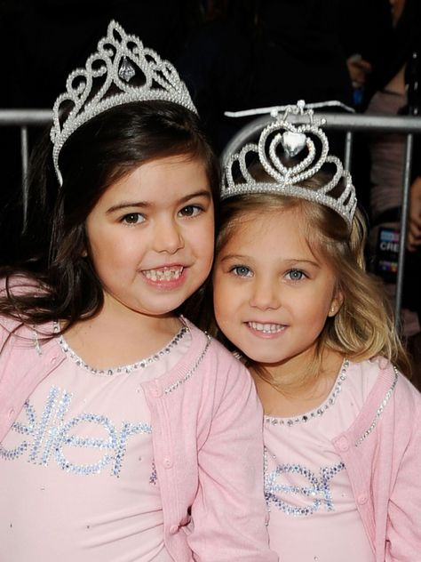 Sophia Grace and Rosie! Sophia Grace And Rosie, Sophie Grace, Sophia Grace, The Ellen Show, We Are The World, American Music Awards, Tv Stars, These Girls, Music Awards